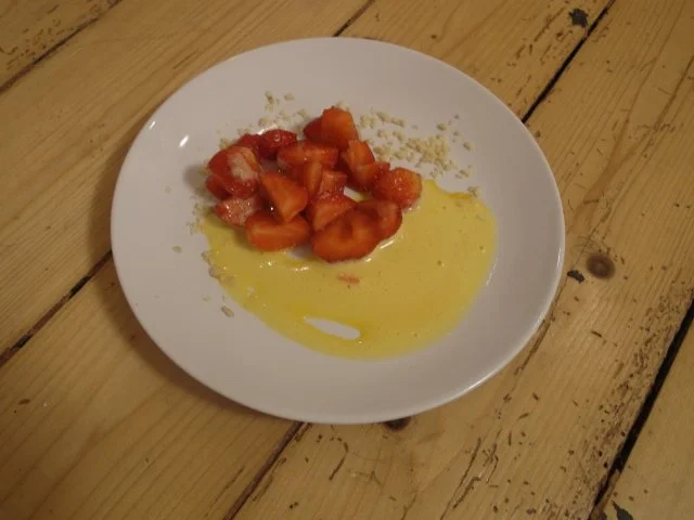 Rezept: Gratinierte Erdbeeren an einer Mandelzabaglione Gratinierte Erdbeeren an einer Mandelzabaglione - Rezept