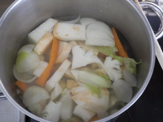 Rezept: Selbstgemachte Gemüsebrühe Bild Nr. 2 Selbstgemachte Gemüsebrühe - Rezept - Bild Nr. 2