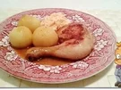 Rezept: Hähnchenschenkel mit Kartoffelklöße und Selleriesalat dazu Hähnchenschenkel mit Kartoffelklöße und Selleriesalat dazu - Rezept