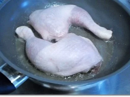 Hähnchenschenkel mit Kartoffelklöße und Selleriesalat dazu - Rezept - Bild Nr. 3