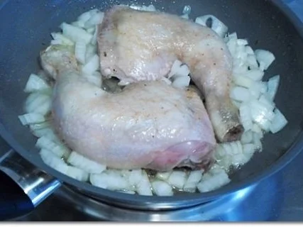 Hähnchenschenkel mit Kartoffelklöße und Selleriesalat dazu - Rezept - Bild Nr. 4