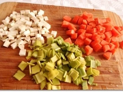 Hähnchenschenkel mit Kartoffelklöße und Selleriesalat dazu - Rezept - Bild Nr. 5