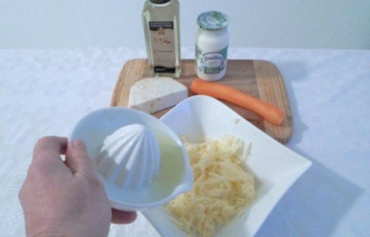 Hähnchenschenkel mit Kartoffelklöße und Selleriesalat dazu - Rezept - Bild Nr. 18