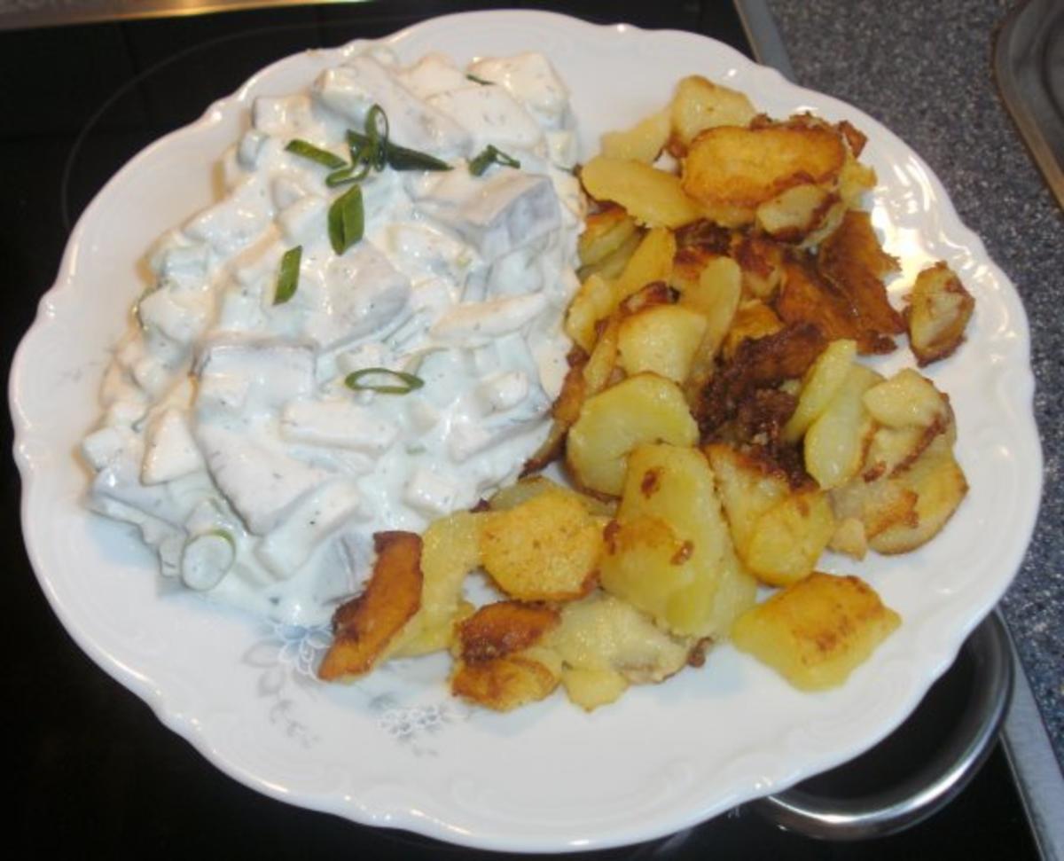 Matjessalat mit Bratkartoffeln - Rezept