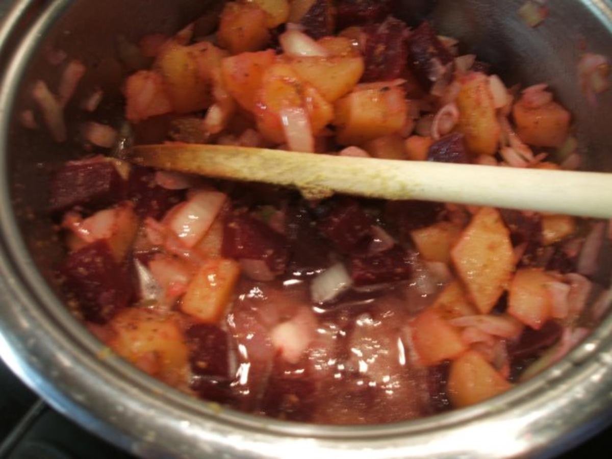 Suppen: Rote-Bete-Kartoffelsuppe mit "Croutons" - Rezept - Bild Nr. 5