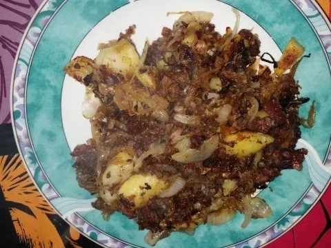 Rezept: Pfannengerichte: Kartoffel - Zwiebel - Rotwurst - Sauerkraut - Reste Pfanne Pfannengerichte: Kartoffel - Zwiebel - Rotwurst - Sauerkraut - Reste Pfanne - Rezept