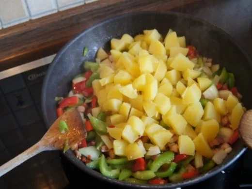 Bratkartoffelpfanne mit Speck und Gemüse - Rezept - Bild Nr. 7