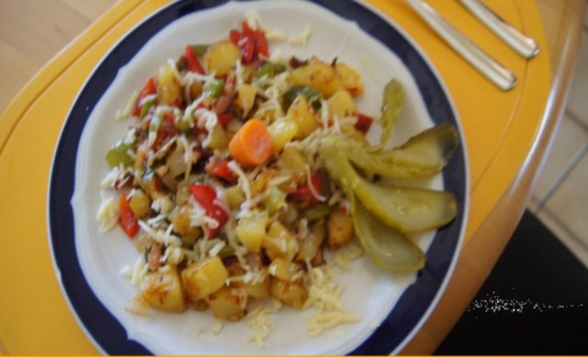Bratkartoffelpfanne mit Speck und Gemüse - Rezept