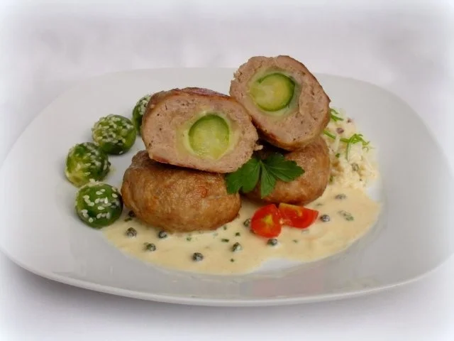 Frikadellen mit Rosenkohl-Käse Füllung an Weißweinsauce - Rezept - Bild Nr. 10