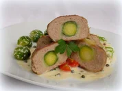 Frikadellen mit Rosenkohl-Käse Füllung an Weißweinsauce - Rezept