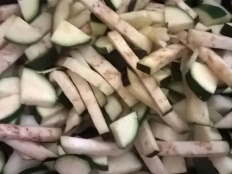 Rezept: Zucchini-Auberginen-Pfanne Bild Nr. 2 Zucchini-Auberginen-Pfanne - Rezept - Bild Nr. 2