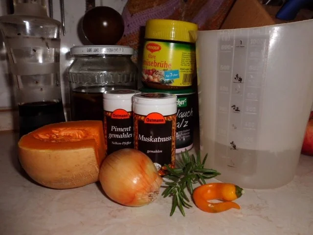 Suppe: Kürbiscremesuppe mit Tomate und Speck - Rezept - Bild Nr. 2