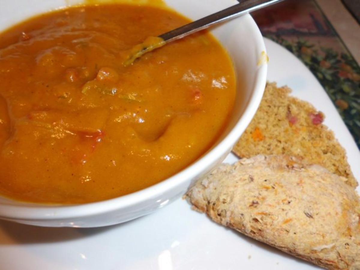 Suppe: Kürbiscremesuppe mit Tomate und Speck - Rezept