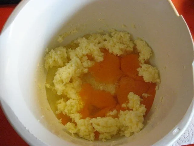 Schoko-Haselnuss-Quark Gugelhupf - Rezept - Bild Nr. 4