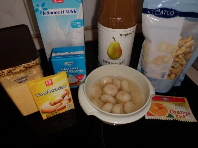 Rezept: Nachspeise: Crema di 'Panna Cotta' mit Birne-Wasserkastinien-Komplott Bild Nr. 2 Nachspeise: Crema di 'Panna Cotta' mit Birne-Wasserkastinien-Komplott - Rezept - Bild Nr. 2