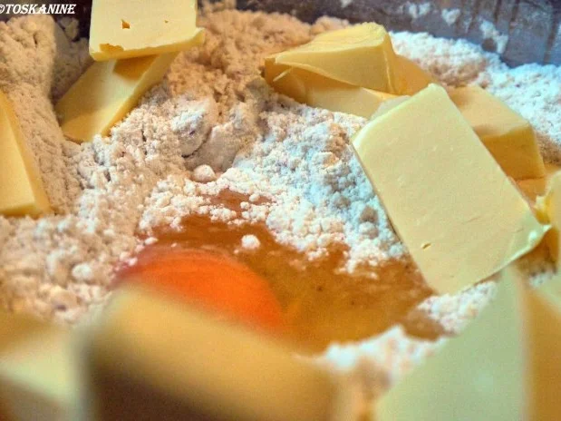 Mediterrane Ziegenkäsetarte mit karamellisiertem Knoblauch - Rezept - Bild Nr. 2