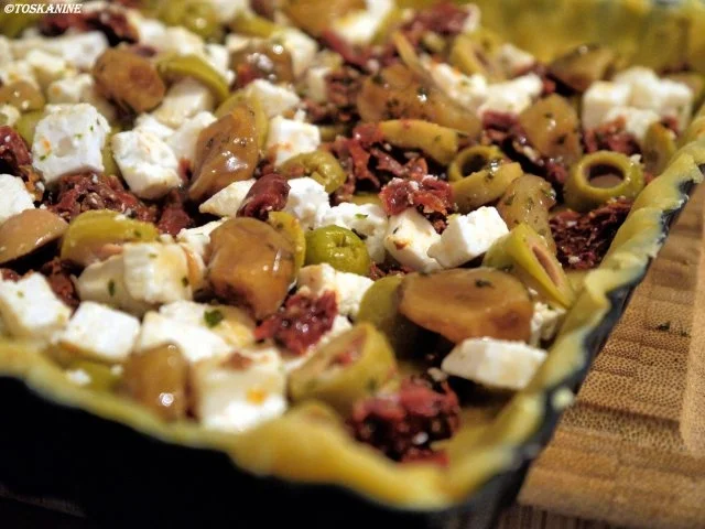 Mediterrane Ziegenkäsetarte mit karamellisiertem Knoblauch - Rezept - Bild Nr. 12