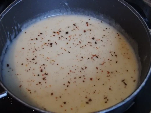 Geräucherter durchwachsender Speck mit Champagner-Kraut, Kartoffeln und Sauce - Rezept - Bild Nr. 6