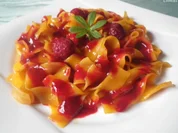 Sanddornnudeln mit Himbeersoße ... - Rezept