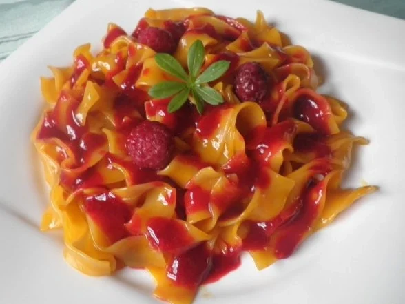 Sanddornnudeln mit Himbeersoße ... - Rezept - Bild Nr. 3