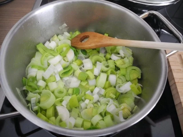 Kohlrabi - Lauch - Gemüse mit rot - weißem Quinoa - Rezept - Bild Nr. 2