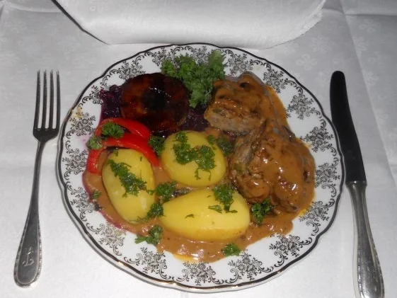 Rezept: Schweineröllchen à la "Oórndrasch", in einer leckeren, sahnigen Sauce (Rzpt. um 2011) Bild Nr. 28 Schweineröllchen à la "Oórndrasch", in einer leckeren, sahnigen Sauce (Rzpt. um 2011) - Rezept - Bild Nr. 28