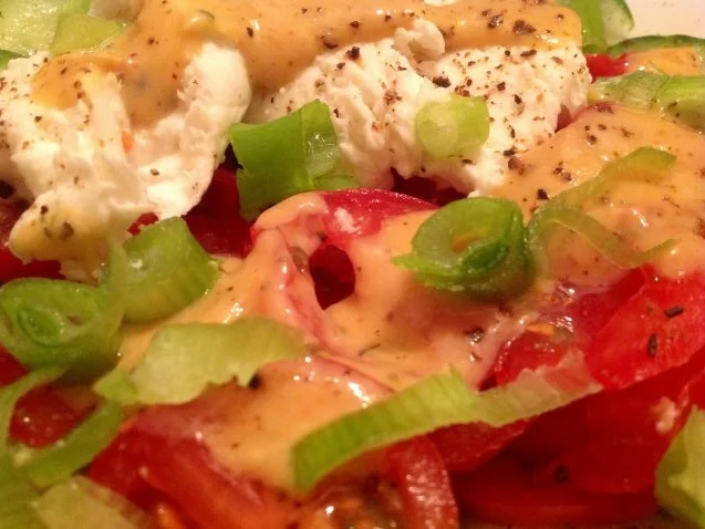 Tomaten-Gurken-Salat mit Mozzarella und Cherimoya-Dressing - Rezept - Bild Nr. 3