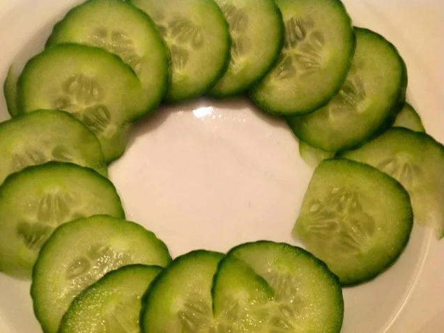 Tomaten-Gurken-Salat mit Mozzarella und Cherimoya-Dressing - Rezept - Bild Nr. 10