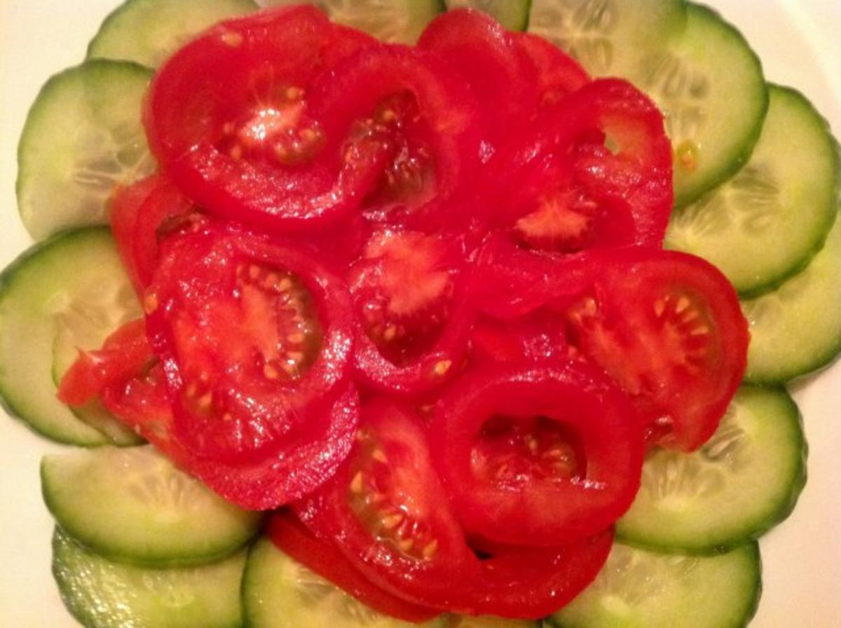Tomaten-Gurken-Salat mit Mozzarella und Cherimoya-Dressing - Rezept - Bild Nr. 11