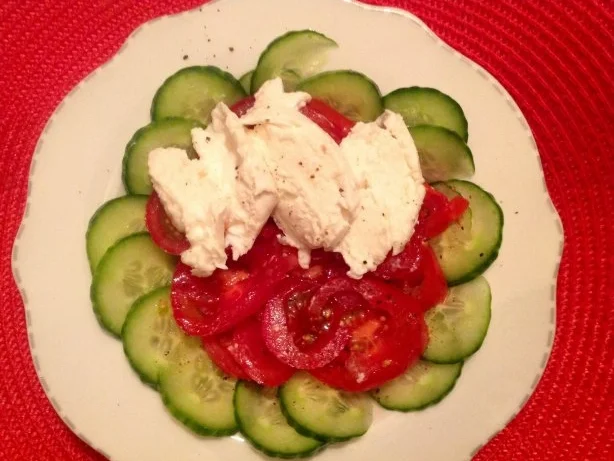 Tomaten-Gurken-Salat mit Mozzarella und Cherimoya-Dressing - Rezept - Bild Nr. 12