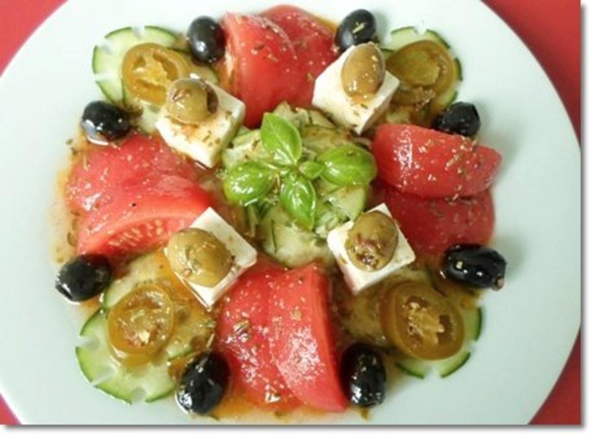 Schafskäse Salat mit Italienischer Kräuter- Vinaigrette nappiert. - Rezept - Bild Nr. 3