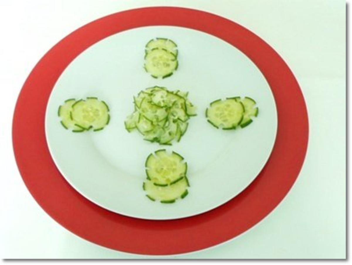 Schafskäse Salat mit Italienischer Kräuter- Vinaigrette nappiert. - Rezept - Bild Nr. 17