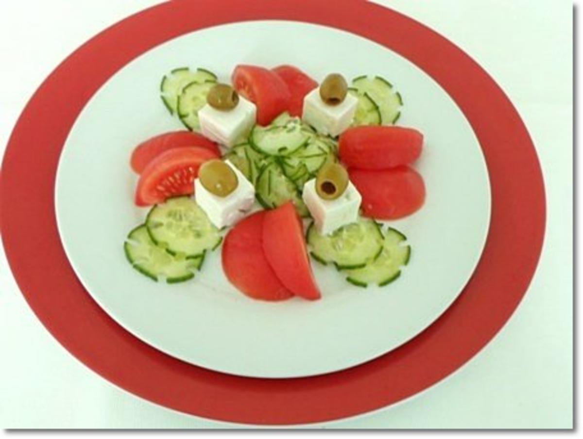 Schafskäse Salat mit Italienischer Kräuter- Vinaigrette nappiert. - Rezept - Bild Nr. 20