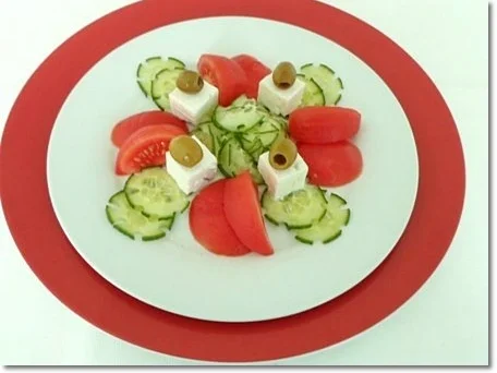 Schafskäse Salat mit Italienischer Kräuter- Vinaigrette nappiert. - Rezept - Bild Nr. 20