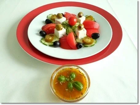 Schafskäse Salat mit Italienischer Kräuter- Vinaigrette nappiert. - Rezept - Bild Nr. 23