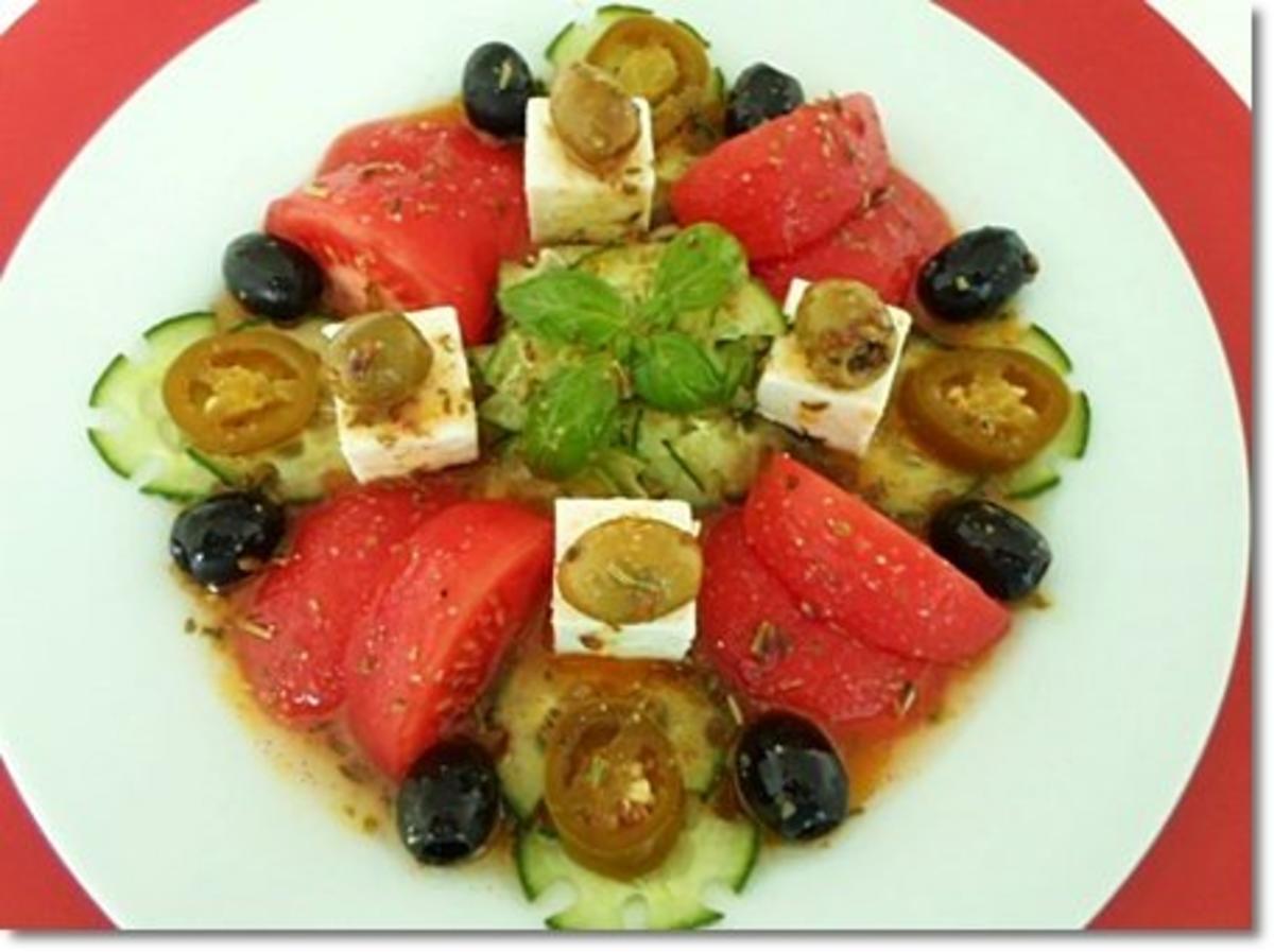 Schafskäse Salat mit Italienischer Kräuter- Vinaigrette nappiert. - Rezept - Bild Nr. 25