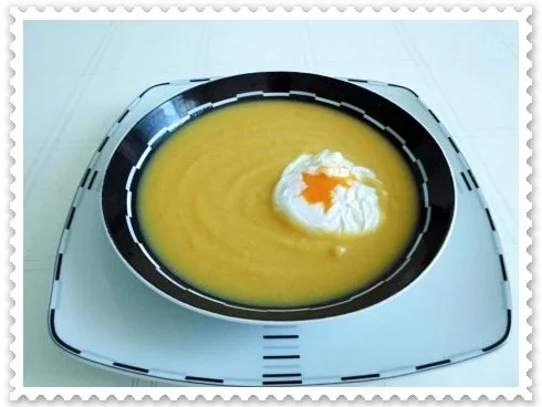 Rezept: Herbstliche Gemüsecremesuppe mit pochiertem Ei Bild Nr. 2 Herbstliche Gemüsecremesuppe mit pochiertem Ei - Rezept - Bild Nr. 2