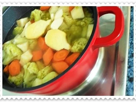 Rezept: Herbstliche Gemüsecremesuppe mit pochiertem Ei Bild Nr. 6 Herbstliche Gemüsecremesuppe mit pochiertem Ei - Rezept - Bild Nr. 6