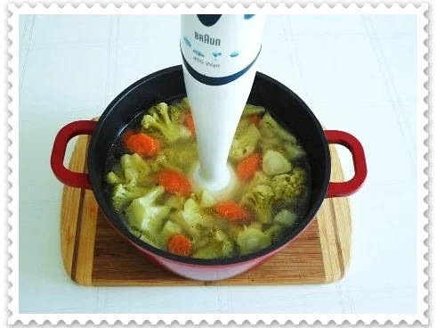 Rezept: Herbstliche Gemüsecremesuppe mit pochiertem Ei Bild Nr. 7 Herbstliche Gemüsecremesuppe mit pochiertem Ei - Rezept - Bild Nr. 7