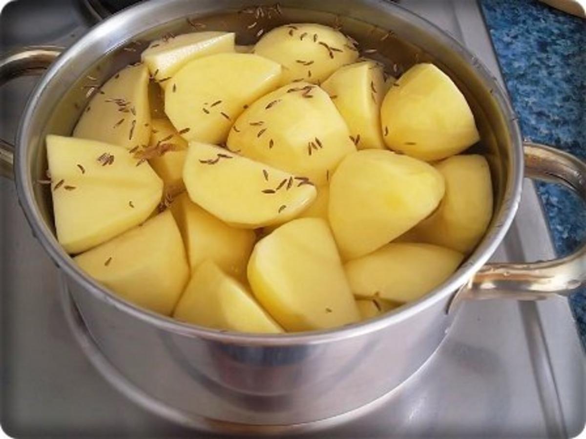 Deftiges Eisbein auf Sauerkrautbett mit Kartoffel - Zwiebelstampf - Rezept - Bild Nr. 5