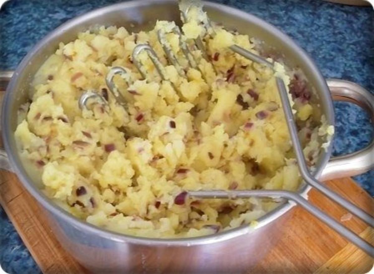 Deftiges Eisbein auf Sauerkrautbett mit Kartoffel - Zwiebelstampf - Rezept - Bild Nr. 8