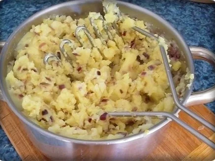 Rezept: Deftiges Eisbein auf Sauerkrautbett mit Kartoffel - Zwiebelstampf Bild Nr. 8 Deftiges Eisbein auf Sauerkrautbett mit Kartoffel - Zwiebelstampf - Rezept - Bild Nr. 8