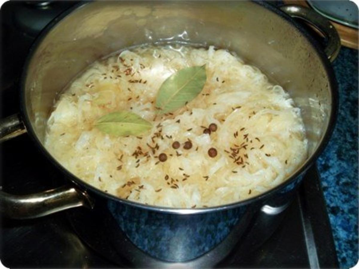 Deftiges Eisbein auf Sauerkrautbett mit Kartoffel - Zwiebelstampf - Rezept - Bild Nr. 10