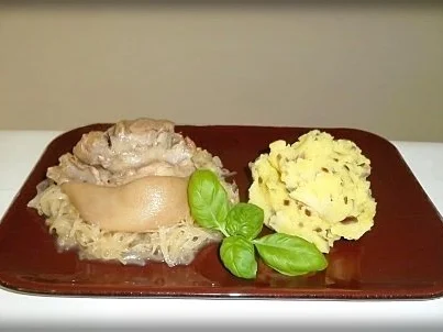 Rezept: Deftiges Eisbein auf Sauerkrautbett mit Kartoffel - Zwiebelstampf Bild Nr. 14 Deftiges Eisbein auf Sauerkrautbett mit Kartoffel - Zwiebelstampf - Rezept - Bild Nr. 14