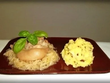 Rezept: Deftiges Eisbein auf Sauerkrautbett mit Kartoffel - Zwiebelstampf Bild Nr. 15 Deftiges Eisbein auf Sauerkrautbett mit Kartoffel - Zwiebelstampf - Rezept - Bild Nr. 15