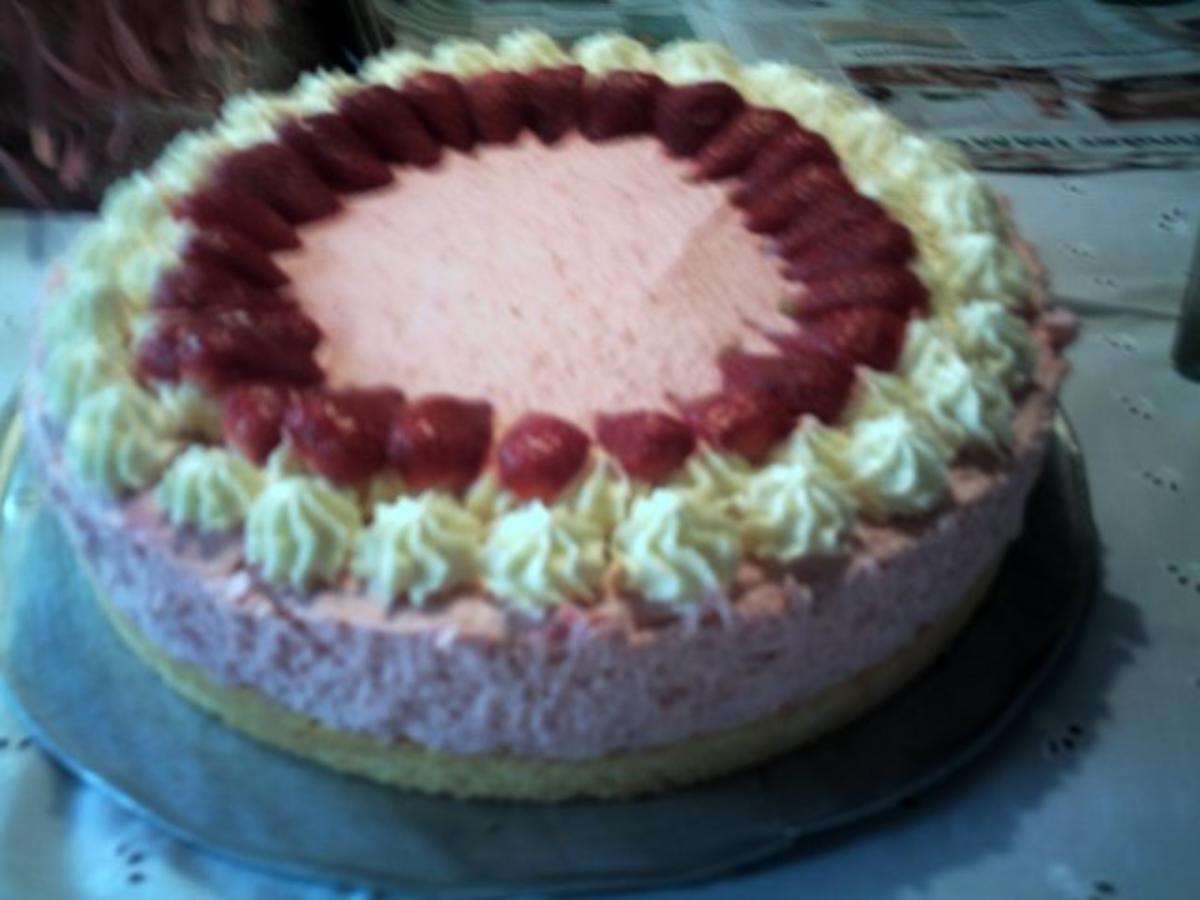 Erdbeere-Quark-Sahne-Torte - Rezept - Bild Nr. 2