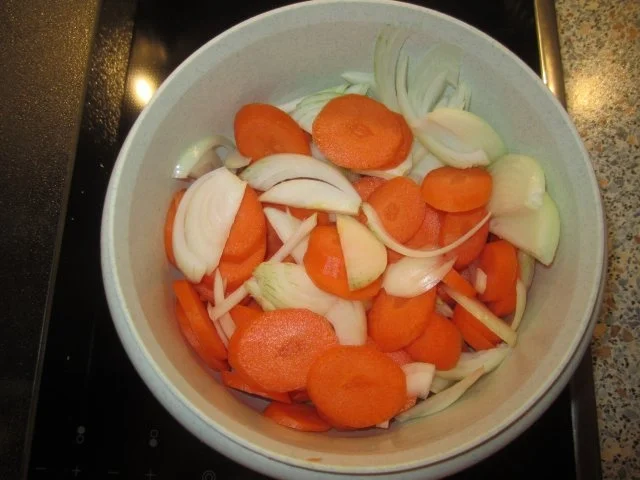 Rezept: Hähnchenbrustfilet auf Möhren - Zwiebelbett Bild Nr. 2 Hähnchenbrustfilet auf Möhren - Zwiebelbett - Rezept - Bild Nr. 2