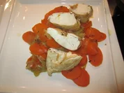 Hähnchenbrustfilet auf Möhren - Zwiebelbett - Rezept