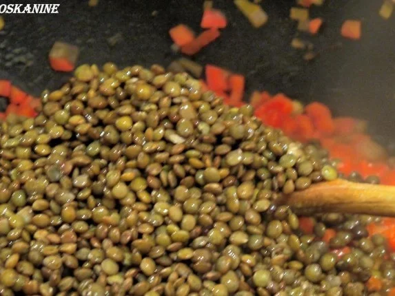 Mediterran gewürzte Hähnchenbrust auf Linsen-Paprika-Gemüse - Rezept - Bild Nr. 15