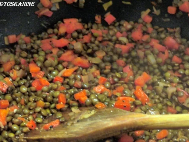 Mediterran gewürzte Hähnchenbrust auf Linsen-Paprika-Gemüse - Rezept - Bild Nr. 16